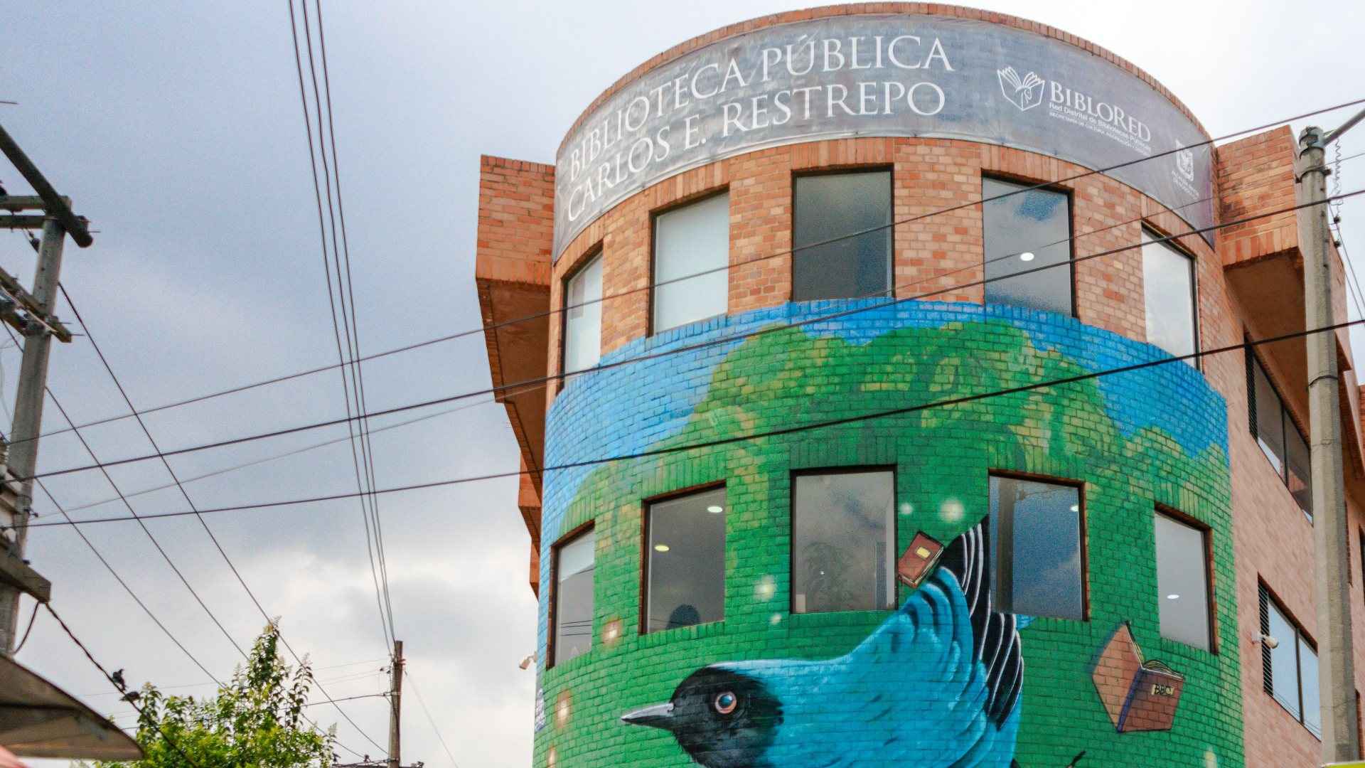 Biblioteca Carlos E. Restrepo — cliente de Servihidráulicos SAS, mantenimiento hidráulico en Bogotá