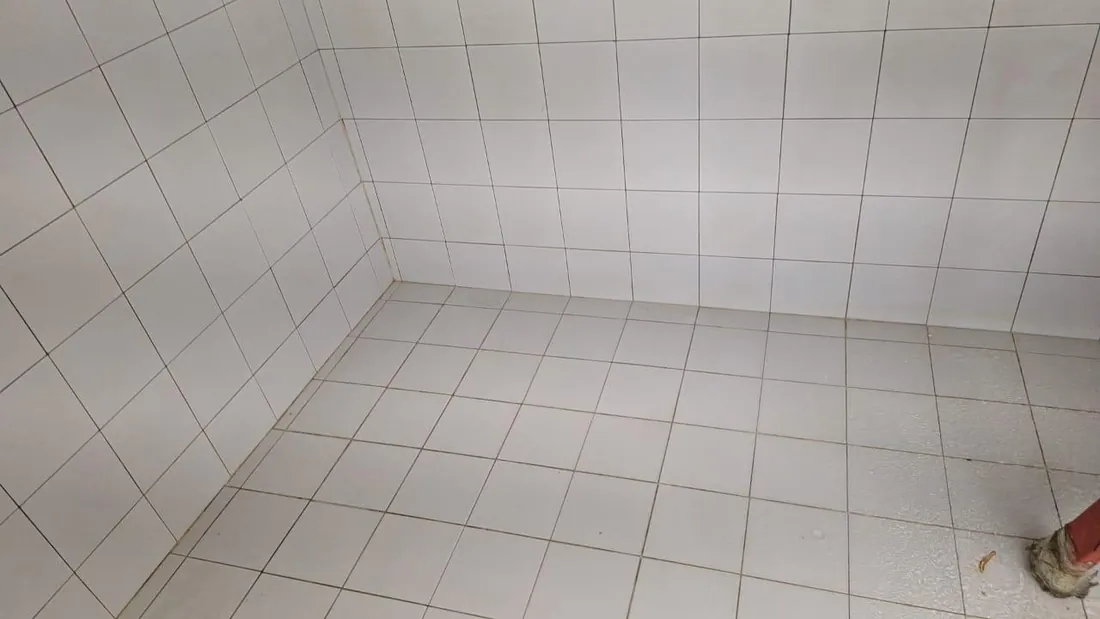 Tanque de reserva de agua potable limpio y desinfectado tras el servicio de Servihidráulicos SAS en Bogotá